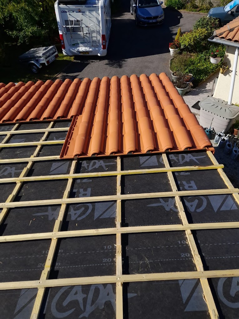 Artisan couvreur pour tous vos travaux de couverture à Champigny-sur-Marne (94), Saint-Maur-des-Fossés (94) et Deuil-la-Barre (95) - Les Compagnons Ortica dans le Val de Marne (94) et le Val d'Oise (95) Artisan couvreur pour tous vos travaux de couverture à Champigny-sur-Marne (94), Saint-Maur-des-Fossés (94) et Deuil-la-Barre (95) - Les Compagnons Ortica dans le Val de Marne (94) et le Val d'Oise (95)